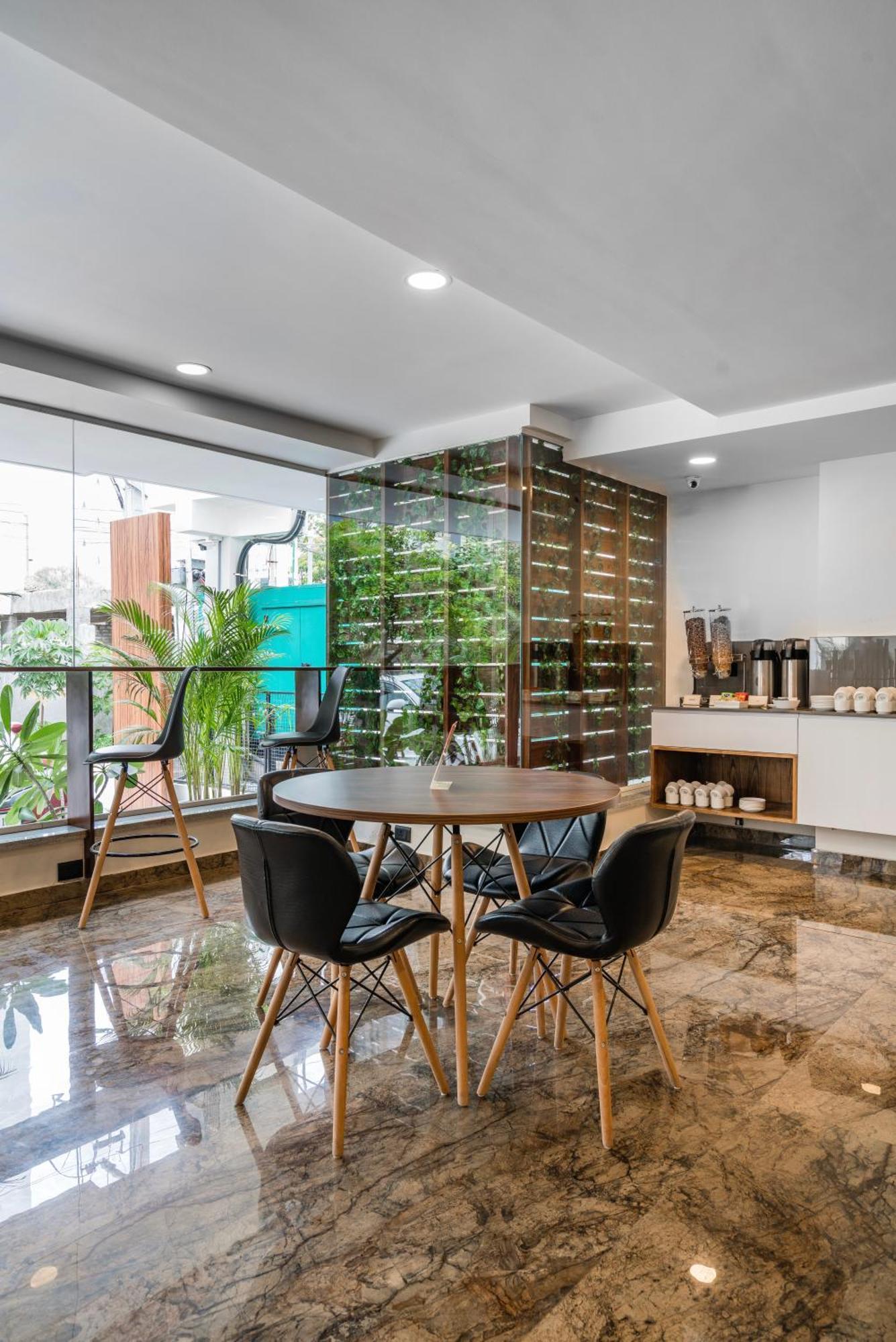 Skyla Studios & Suites - Hitech City Hyderabad Esterno foto